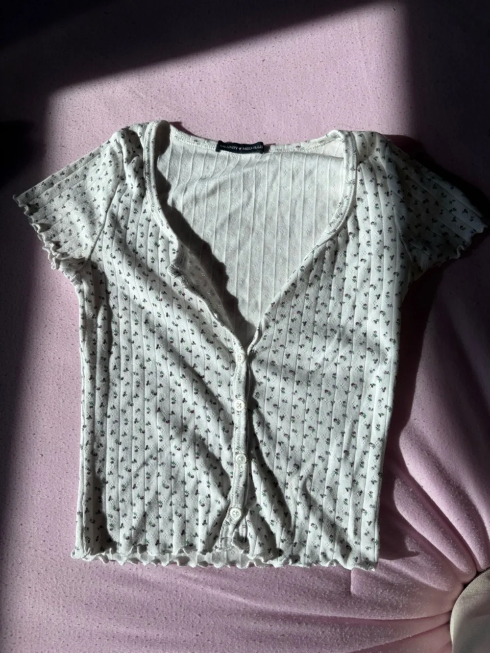 Brandy Melville White Floral Ribbed Button-Down Crop Top - Picture 1 of 3